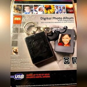 NIP Digital Key Chain Photo Album by Innovage